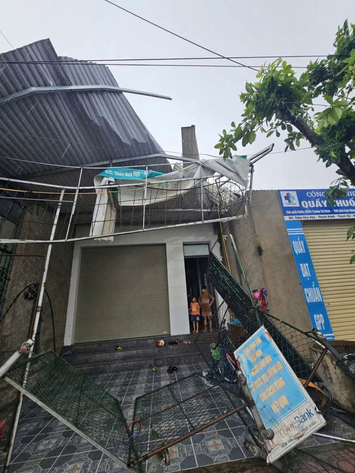 Thiệt hại nặng nề do bão số 10 Bualoi: Đã ghi nhận nhiều thương vong, mặc dù suy yếu nhưng hoàn lưu còn rất mạnh- Ảnh 21.