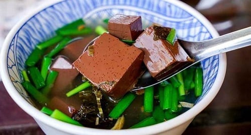 3 đối tượng tuyệt đối không nên ăn tiết lợn 