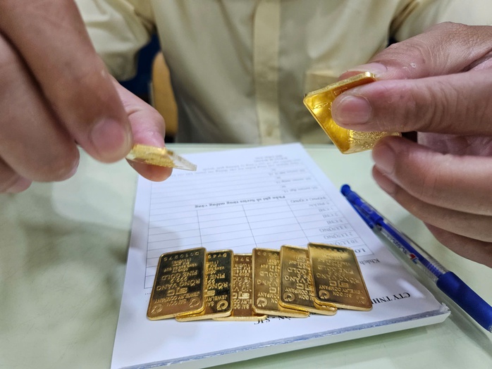 Giá vàng hôm nay 15-9: Vừa mở cửa, tiếp tục giảm- Ảnh 2.