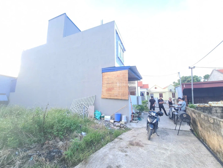 Vụ xây nhầm nhà trên đất người khác ở Hải Phòng: Sẽ nhờ 'thần đèn' di chuyển nhà về đúng vị trí - Ảnh 1.