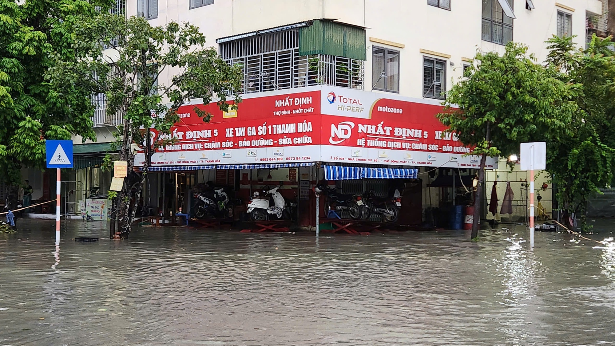 Thiệt hại nặng nề do bão số 10 Bualoi: Đã ghi nhận nhiều thương vong, mặc dù suy yếu nhưng hoàn lưu còn rất mạnh- Ảnh 35.