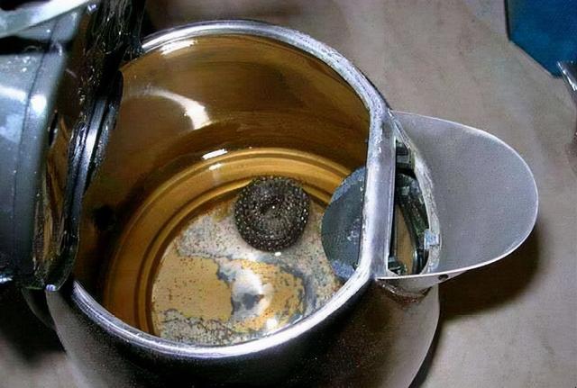 5 sai lầm khi dùng ấm siêu tṓc ᵭang ȃm thầm “bơm chất ᵭộc” vào cơ thể nhưng hiḗm gia ᵭình nào khȏng mắc phải- Ảnh 2.