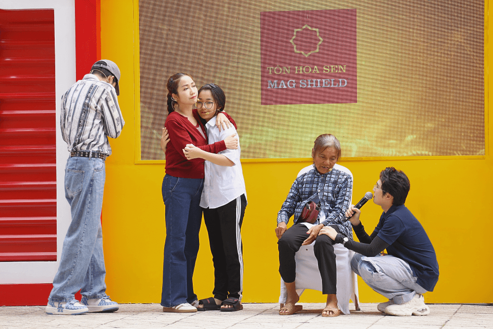 NSƯT Ốc Thanh Vân bật khóc: “Là mẹ thì không được bỏ con, dù với bất cứ lý do gì” - 2