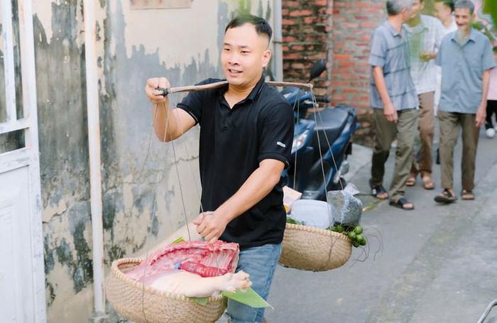 Lễ vật thách cưới gồm 20kg thịt lợn, 5 lít rượu, 1 buồng cau