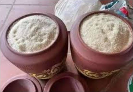 Nḗu ᵭể thùng gạo ở ʟṓi nhiḕu người ᵭi ʟại thì chắc chắn bạn sẽ ⱪhȏng có nhiḕu may mắn, tài ʟộc. (ảnh minh họa)