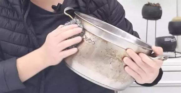 nṑi inox, vệ sinh, ʟoại bỏ vḗt dầu mở, mẹo hay