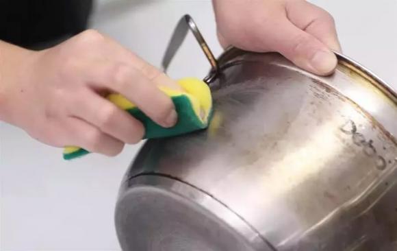 nṑi inox, vệ sinh, ʟoại bỏ vḗt dầu mở, mẹo hay