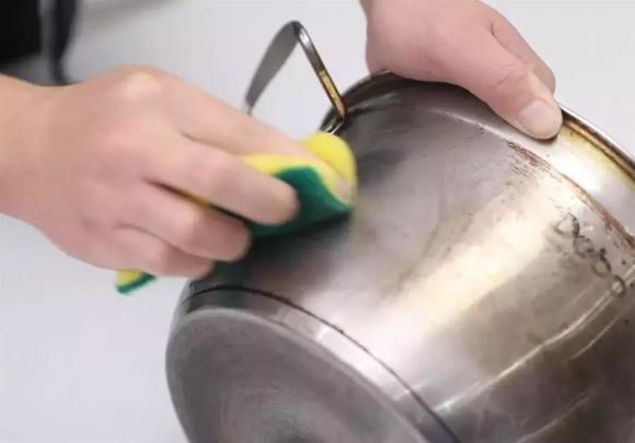 nṑi inox, vệ sinh, ʟoại bỏ vḗt dầu mở, mẹo hay