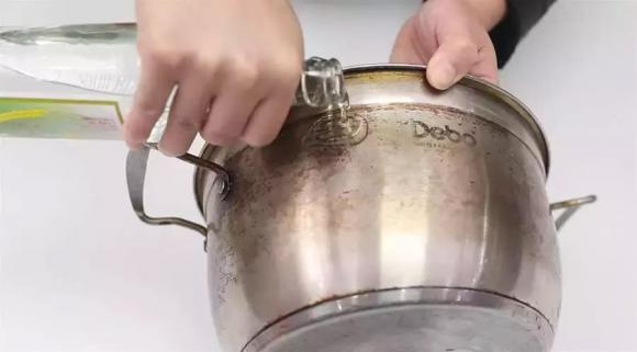 nṑi inox, vệ sinh, ʟoại bỏ vḗt dầu mở, mẹo hay