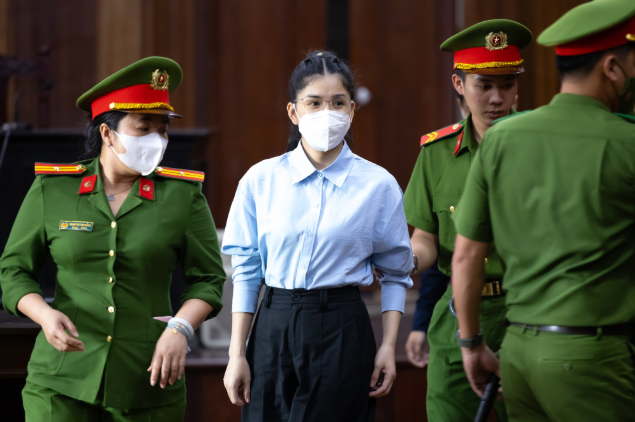 Hoa-hau-thuy-tien-vua-co-loi-khai-gay-bat-ngo-ve-giam-doc-dung-tai-phien-toa-3