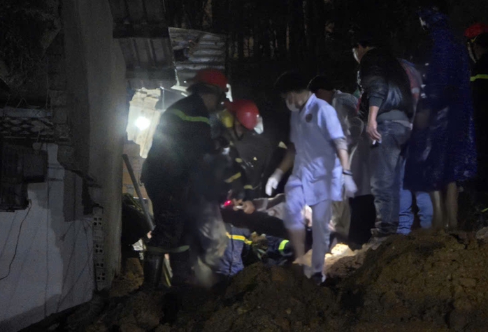 Kỳ tích giải cứu bé gái 8 tuổi mắc kẹt gần 1 giờ vì sạt lở ở Đà Lạt - Ảnh 5.