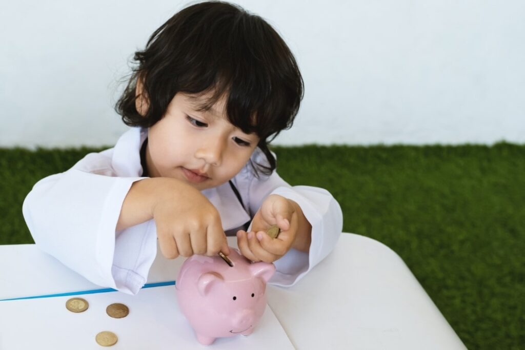 Cậu bé mang 5 chỉ vàng đi bán, chủ tiệm chỉ trả gần 700.000 đồng, cha mẹ biết chuyện lại cảm ơn rối rít- Ảnh 2.