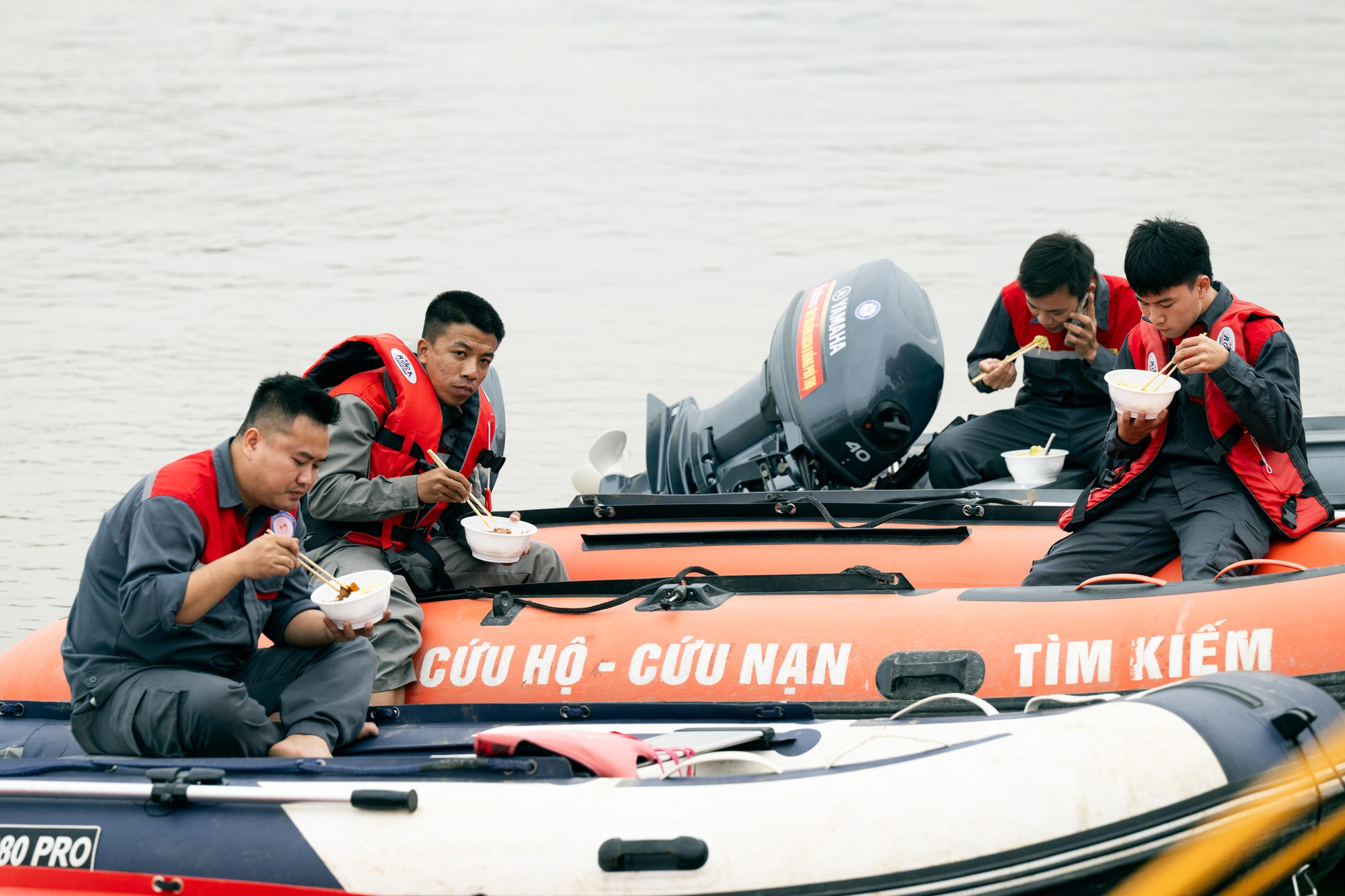 Vụ chú rể nghi nhảy cầu trong ngày đón dâu: Hàng xóm tiết lộ buổi tối trước ngày xảy ra sự việc và cuộc trò chuyện cuối cùng với mẹ của nạn nhân- Ảnh 4.