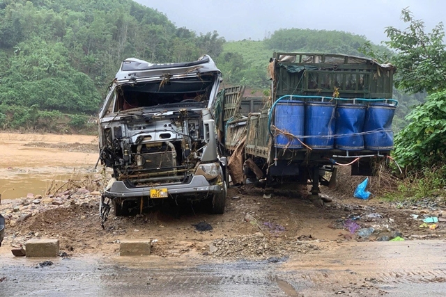 tai-xe-xe-tai-bi-lu-cuon-4