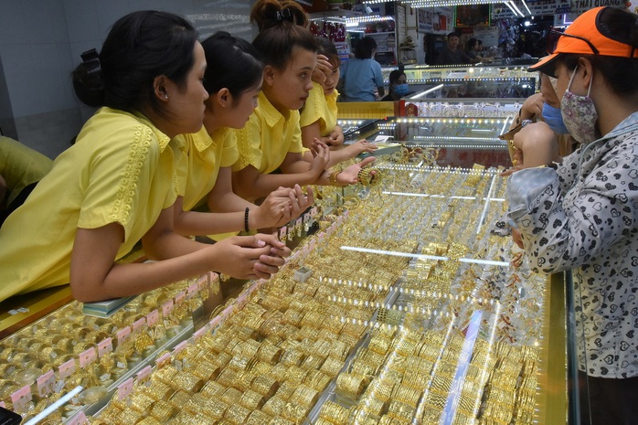 Giá vàng hôm nay 18-11: Rơi thẳng đứng chỉ trong vài giờ- Ảnh 1.