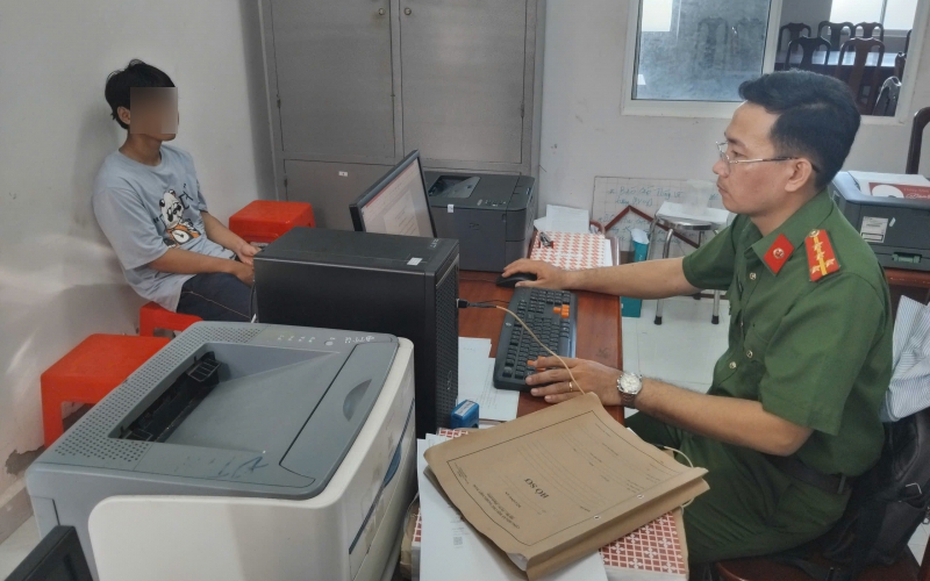 Thanh niên 18 tuổi trộm vàng, tiền của ông bà để nạp thẻ game