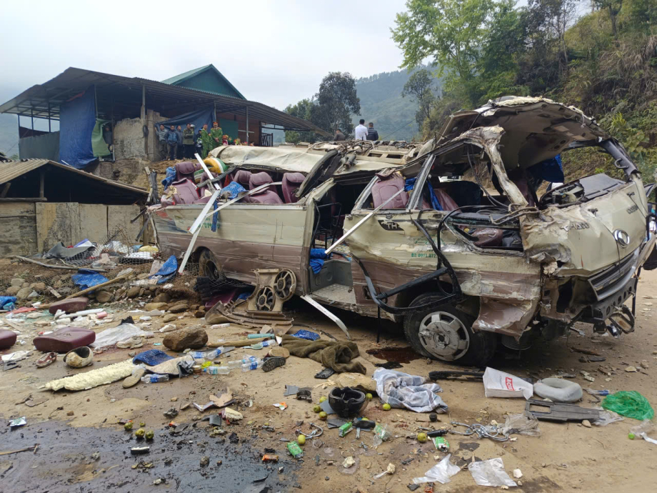 Xe khách chở đoàn thiện nguyện lật khiến 18 người thương vong: Xe mất phanh- Ảnh 2.