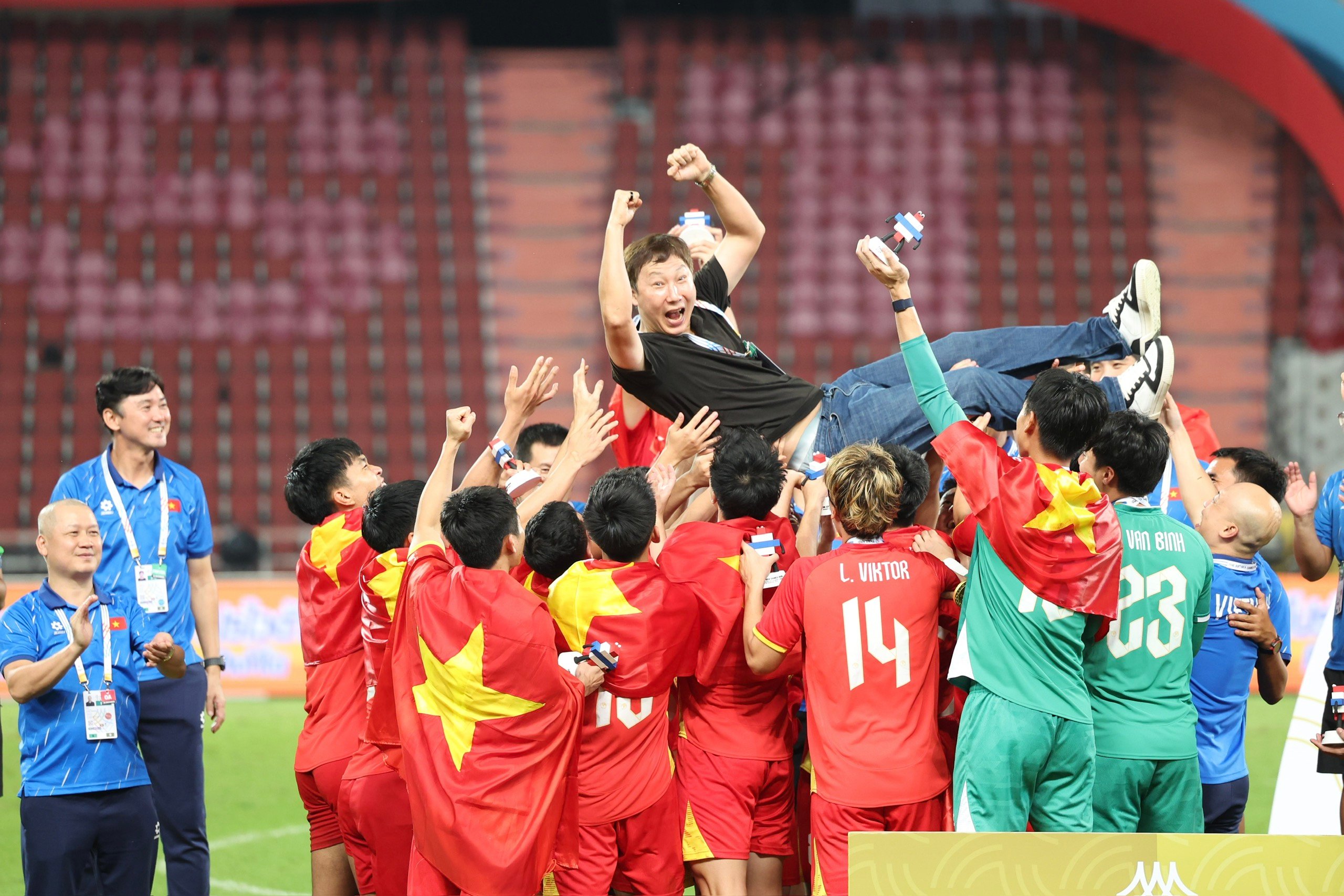 Báo chí quốc tế dành 