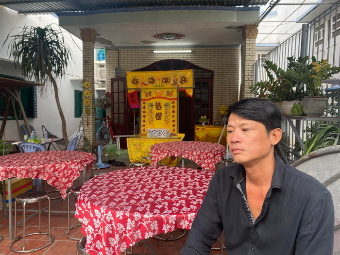 Con trai nghệ sĩ Thương Tín cũng có mặt để lo hậu sự cho cha.