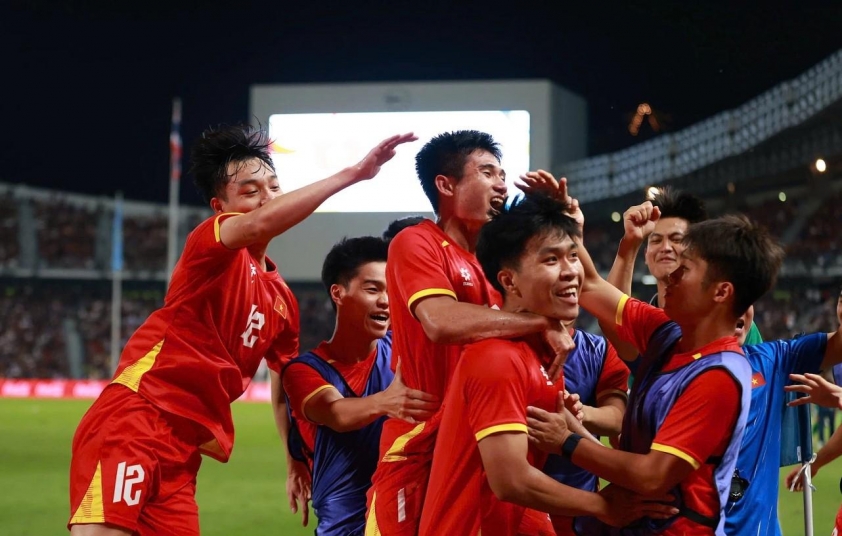CĐV Trung Quốc ngỡ ngàng khi Việt Nam giành hattrick danh hiệu Đông Nam Á-763705