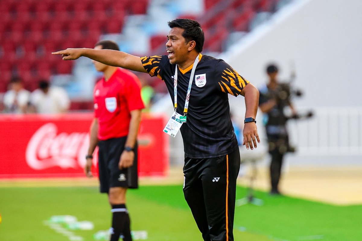 HLV Nafuzi Zain cua dT U22 Malaysia