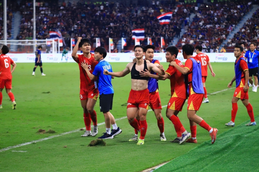 HLV Kim Sang Sik chính thức khiến cả Đông Nam Á ngả mũ với thống kê khó tin 763365