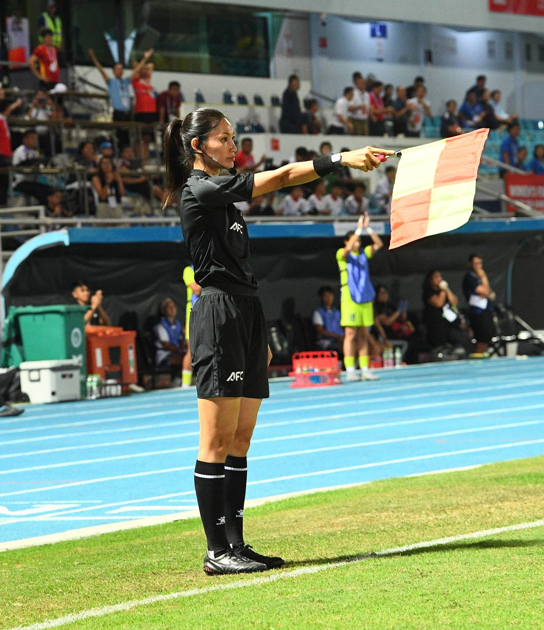 Tình trạng hiện tại của trọng tài người Lào khiến đội tuyển nữ Việt Nam mất oan bàn thắng- Ảnh 2.