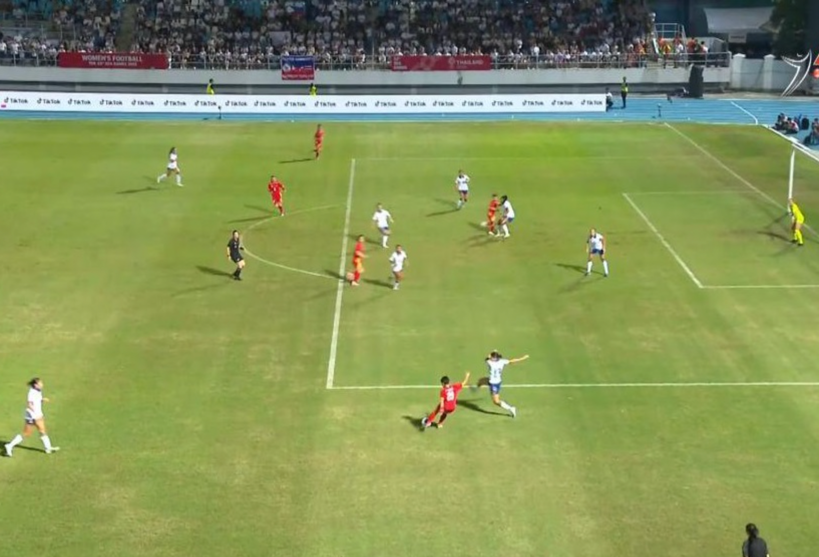 Tình trạng hiện tại của trọng tài người Lào khiến đội tuyển nữ Việt Nam mất oan bàn thắng- Ảnh 1.