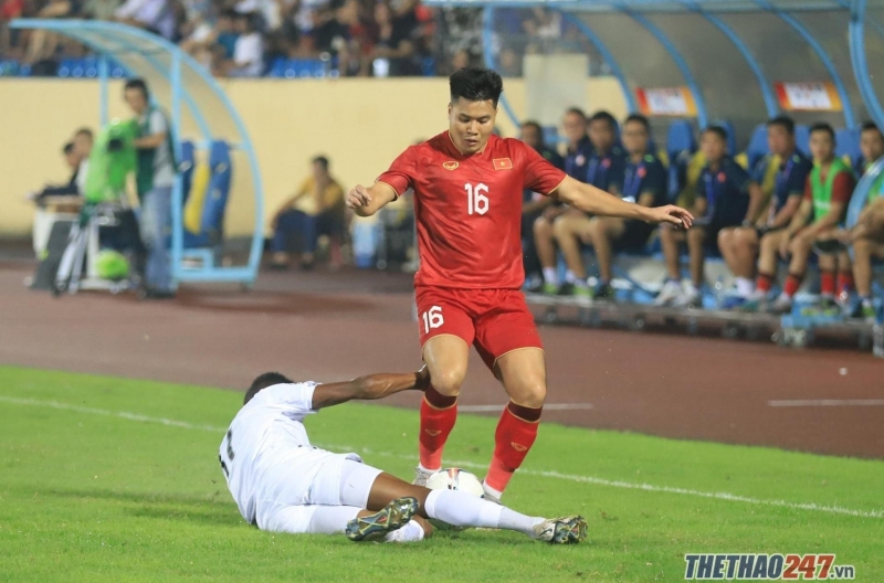 NÓNG: Hậu vệ phải số 1 ĐT Việt Nam tạo thương vụ bom tấn