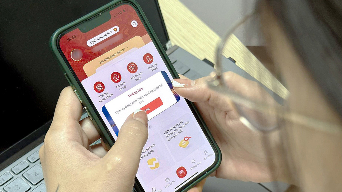 Hành vi bị phạt tới 12 triệu đồng khi dùng VNeID từ 15/12- Ảnh 1.