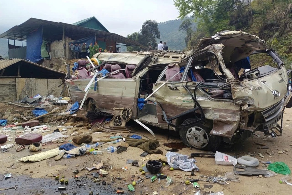 Vụ lật xe 9 người tử vong: Nữ giáo viên bật khóc vì quà từ thiện chưa kịp trao, thảm kịch đã đến- Ảnh 1.