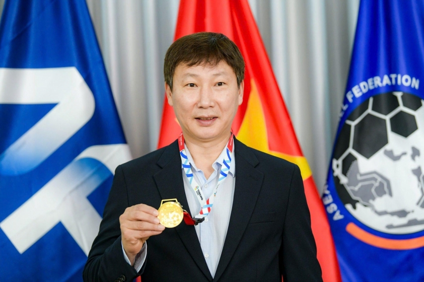 HLV Kim Sang Sik chính thức được trao HCV SEA Games 766473