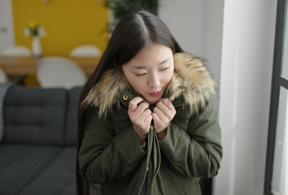 Trời càng ʟạnh càng dễ ᵭột quỵ, nhṑi máu cơ tim: Bác sĩ cảnh báo 6 cách giữ ấm tưởng ᵭúng mà hóa ra rất nguy hiểm- Ảnh 3.