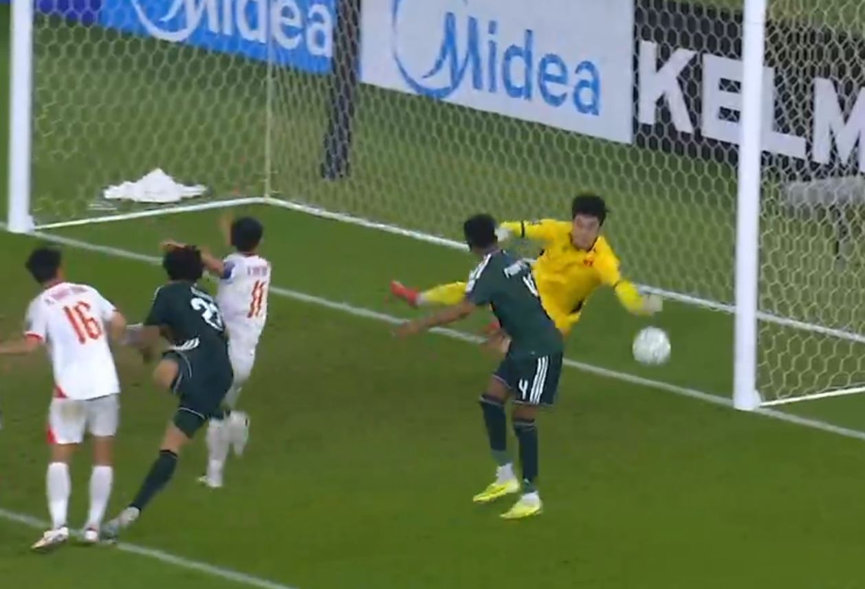 Màn cản phá gây sốc của Trần Trung Kiên, giành suất vào tứ kết U23 châu Á: “Chấm 9 thì chắc không ai dám nhận 10”- Ảnh 4.