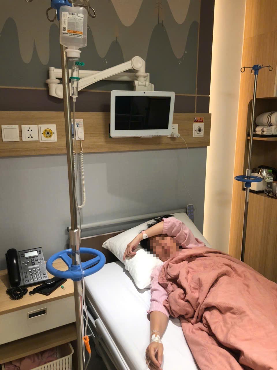 Chị H hiện đang điều trị ở một một bệnh viện trên địa bàn phường Từ Liêm. Ảnh: Nạn nhân cung cấp