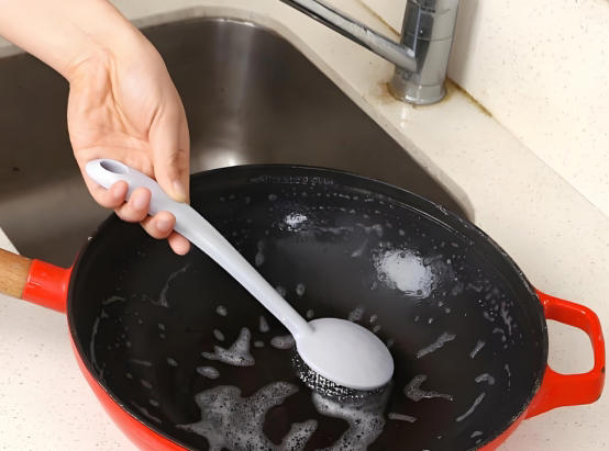 Một người rửa bát, cả nhà ung thư? 6 thói quen "tẩm chất độc" vào bát đĩa cần bỏ ngay- Ảnh 4.