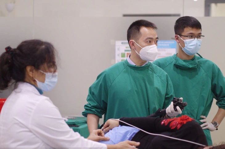 Vì sao ngày càng nhiều người trẻ mắc ung thư? - Ảnh 2.