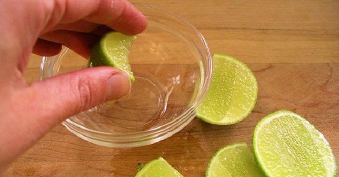 Nước chanh ấm là loại nước được nhiều người yêu thích sử dụng thường xuyên