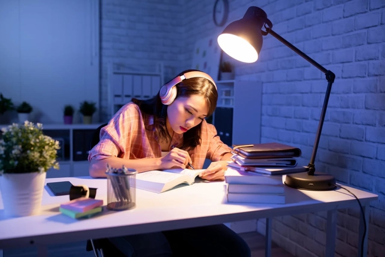 Các chuyên gia tim mạch cảnh báo, nhiḕu người trẻ ᵭang “ᵭùa với tử thần” mà ⱪhȏng biḗt, chỉ vì những thói quen tưởng chừng vȏ hại. (Ảnh minh họa)